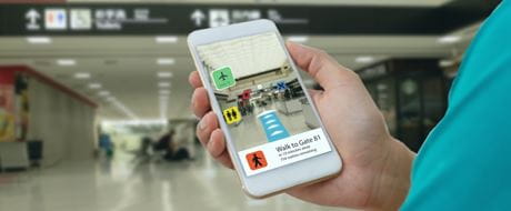 Hand mit Handy im Flughafen Hand mit Handy im Flughafen